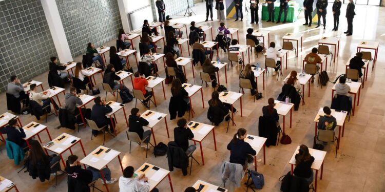 GDF COMO: CONCORSO LETTERARIO “PREMIO LEGGIAMO A SCUOLA. FIAMME GIALLE E COSTITUZIONE”. 13ª EDIZIONE