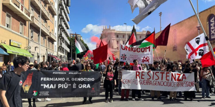 Organizzatori: 'siamo in 10mila'. Cori 'Palestina libera'
