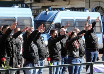 Oltre un centinaio i militanti di estrema destra arrivati