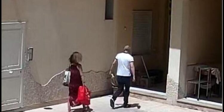 Ha ribadito di non conoscere la vera identità del boss
