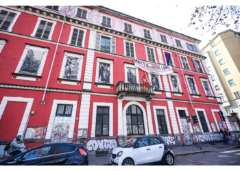 Operazione all'alba a Torino della polizia per violenze a cortei