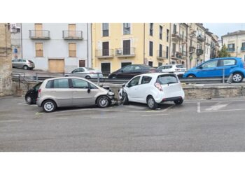 Altre due persone sono rimaste ferite. Forse malore conducente