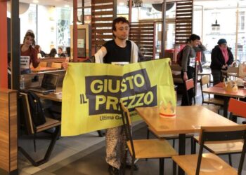 Si sono incatenati