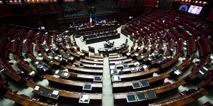 I voti contrari sono 165