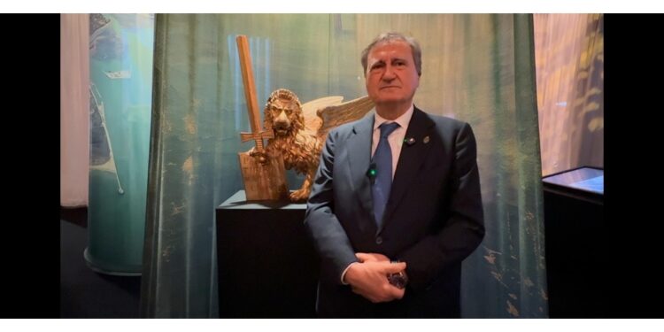 Il sindaco di Venezia all'inaugurazione del Padiglione Italia