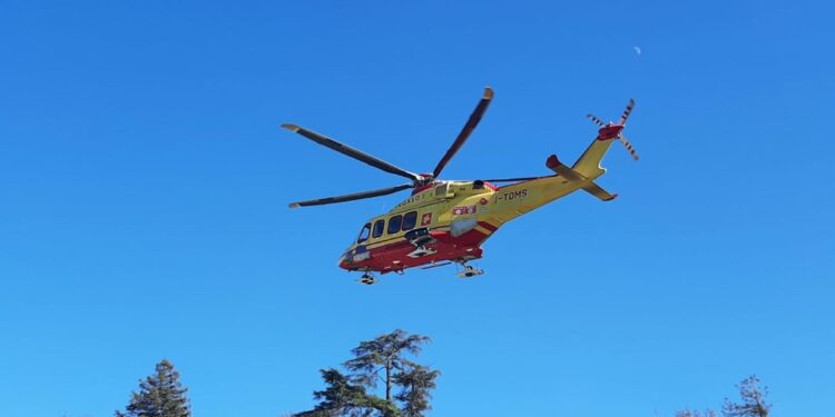 Sul posto l'elicottero sanitario e i tecnici del Cnsas