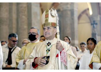 Sabato alle 12 in tutte chiese. L'arcivescovo sarà ai funerali