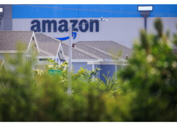 Leavitt non commenta rapporti fra Trump e Bezos