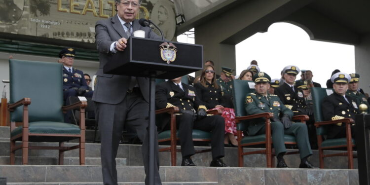 Il presidente ferma le operazioni militari offensive