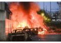 Per ostacolare l'arrivo dei carabinieri hanno bruciato 6 auto