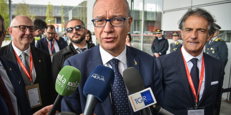 Sospesi gli orali. Valditara