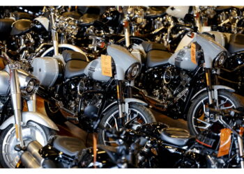 Il 15 aprile colpiti anche Levi's e yacht