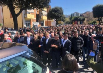 Centinaia le persone presenti
