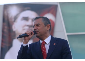 Ozel aveva accusato il presidente di essere capo di una 'giunta'