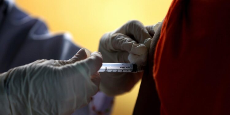 Petro avverte sul pericolo dell'arrivo del virus a Bogotà