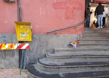 C'è chi recita una preghiera e chi pensa a un evento pubblico