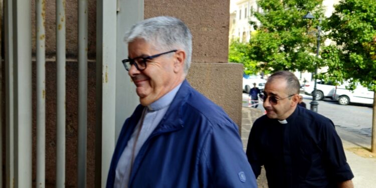 Accusato con altri otto di aver usato per fini privati 2 milioni