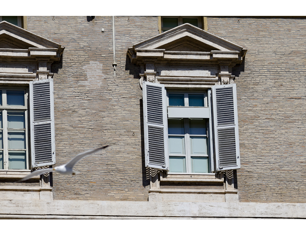 Il Papa continua a migliorare, anche voce, ridotto uso ossigeno