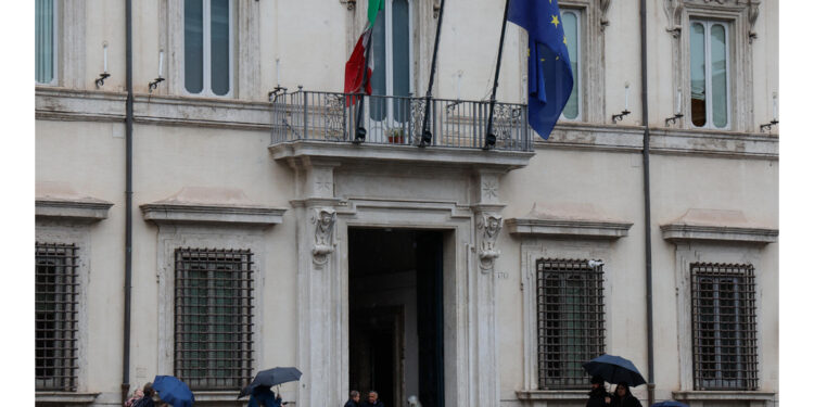 Anche modifiche a riforma fiscale e riorganizzazione Farnesina
