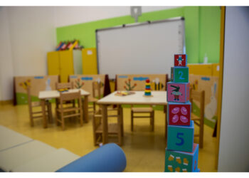 Per figli dei dipendenti.Insegnanti di lingua italiana e inglese