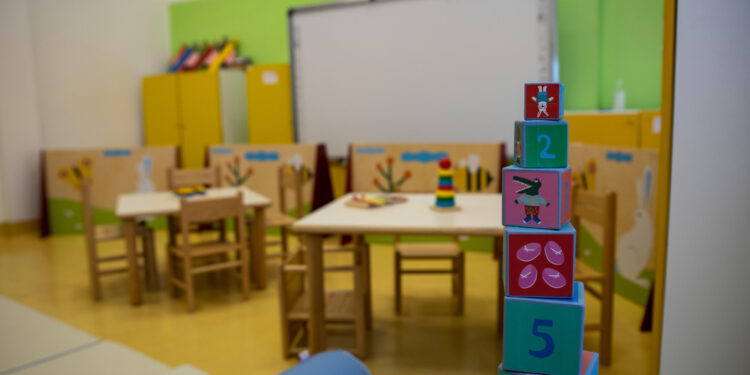 Per figli dei dipendenti.Insegnanti di lingua italiana e inglese
