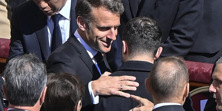 Il ministro degli Esteri ucraino pubblica foto su X