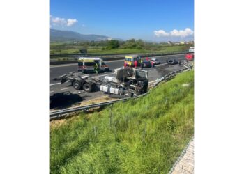 4 chilometri di coda. Intervenuta eliambulanza per ferito grave