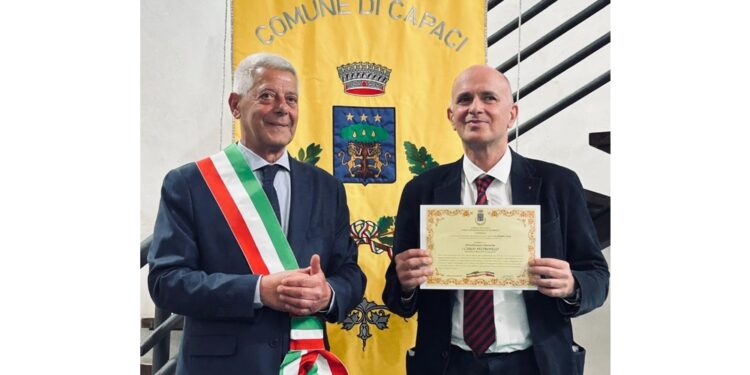 Cerimonia nel Comune dove è stata aperta una libreria del gruppo