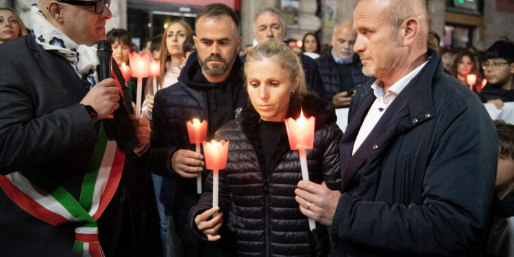 'Ci avete dato forza" dice il padre della giovane uccisa a Roma