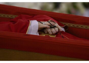 Alle 9.00 la traslazione da Santa Marta. Poi visite dei fedeli