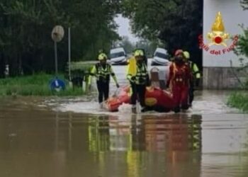 Rimasti intrappolati per un allagamento vicino al Po
