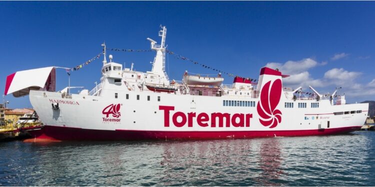 Su Livorno anche se mare grosso traffico regolare