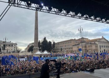 Comune Roma su piazza pro-Europa