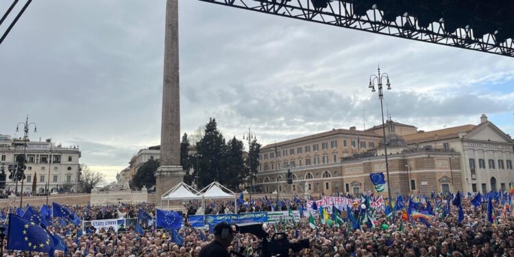 Comune Roma su piazza pro-Europa
