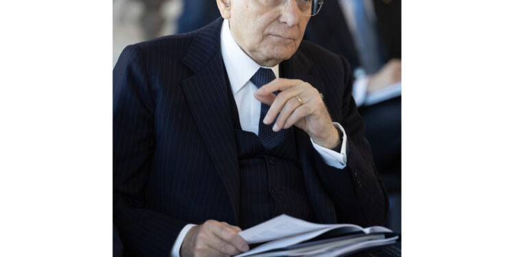 Il presidente ringrazia il corpo per la loro professionalità