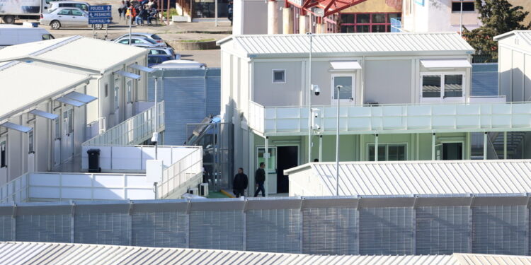 Una quarantina dalla Puglia in nave verso il Cpr di Gjader