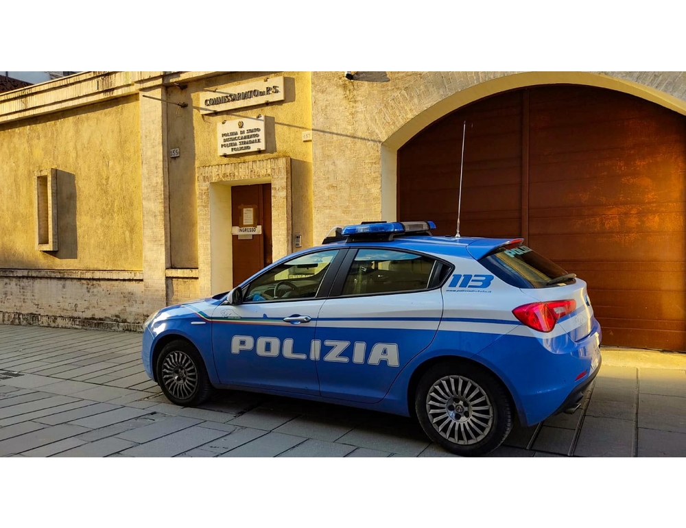 Minaccia e blocca dottoressa nel suo ufficio, arrestato