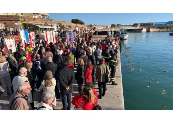 Corteo da piazza del Municipio fino al porto mediceo