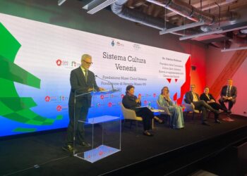 Presidente Commissione cultura ad evento Padiglione Italia