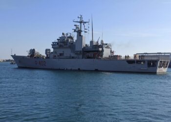 I 40 migranti a bordo saranno accompagnati a Gjader