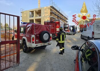Precipitato dal tetto da un'altezza di 10 metri
