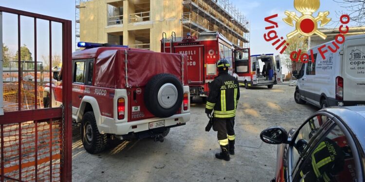 Precipitato dal tetto da un'altezza di 10 metri