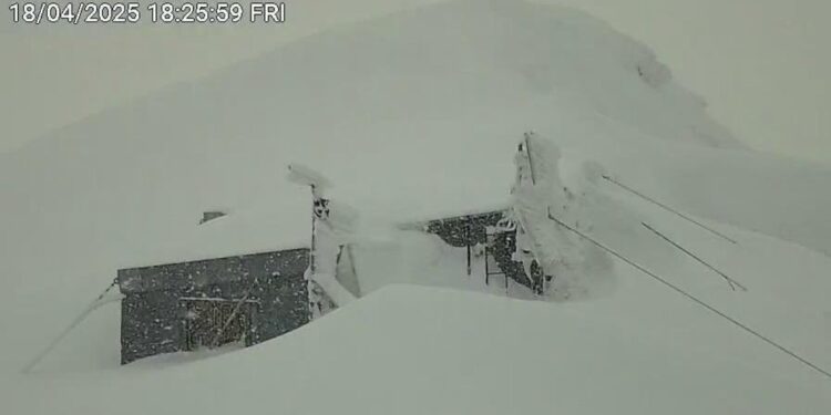 Venti a 130 km orari e quasi un metro di neve fresca