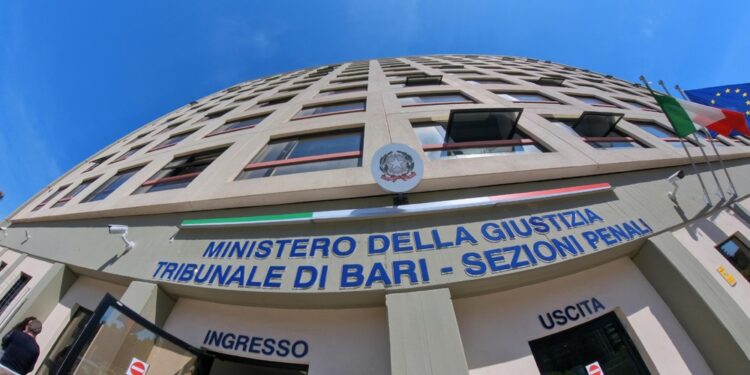 Indagata per falso la moglie di un consigliere Pd Puglia