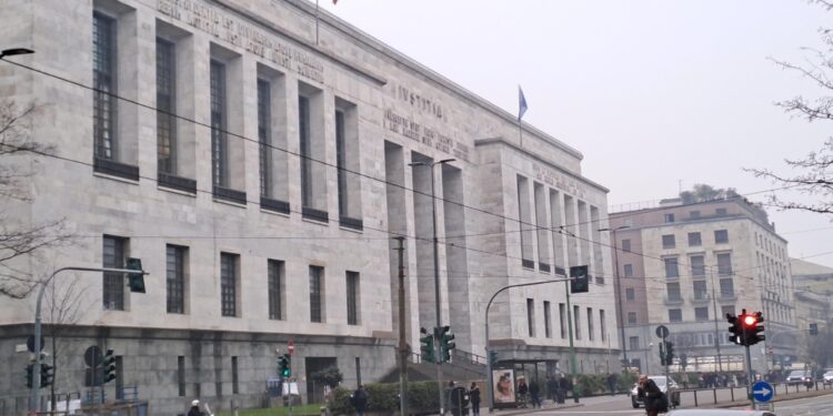 'Inviare gli atti alla Consulta su Fondazione come ente privato'