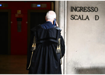 La procura di Genova ipotizza la corruzione: 'biglietti gratis'