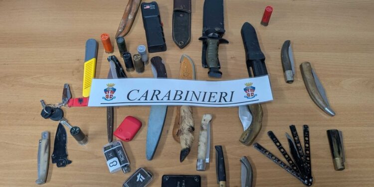 Accusati di 10 assalti a adolescenti a passeggio