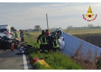 Una terza è stata portata in ospedale in elicottero