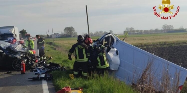Una terza è stata portata in ospedale in elicottero