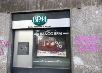 Procura Milano ha aperto inchiesta su scritta 'spara a Giorgia'